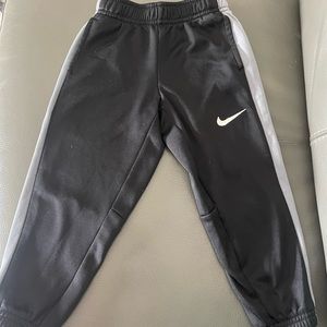 Nike Cuffed Sweatpants